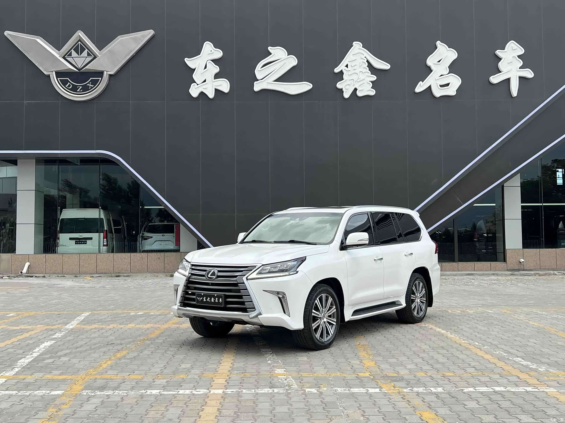 Lexus LX, 2018 1