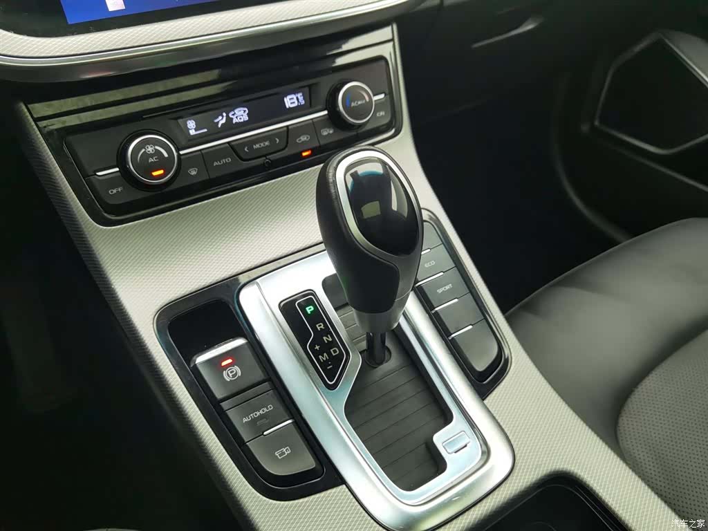 Geely Emgrand, 2018 13