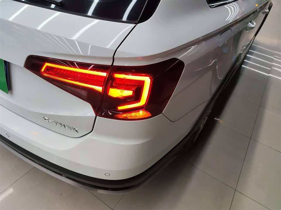 Volkswagen C-TREK Wei Collar