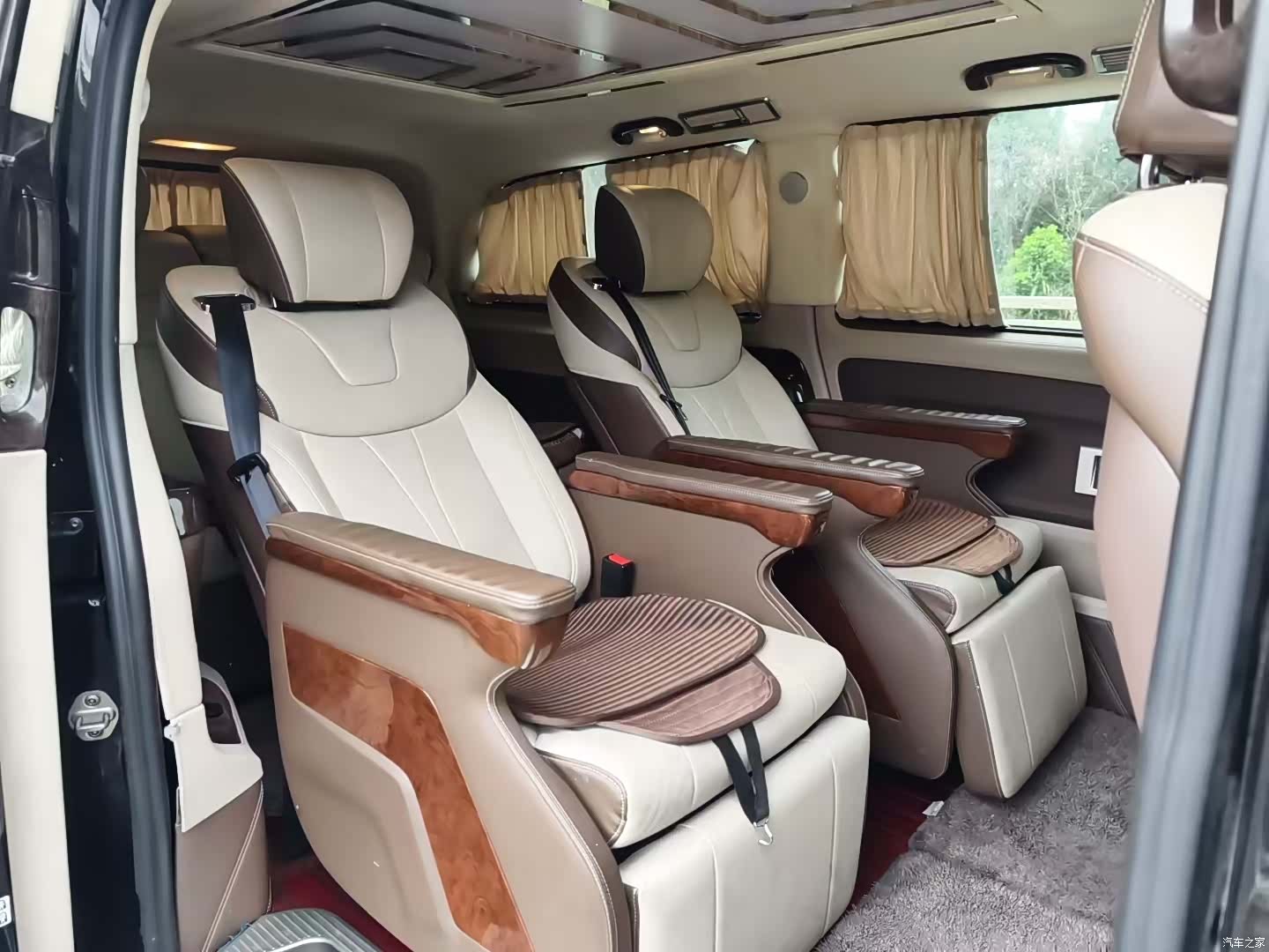 Mercedes-Benz 7, 2019 4