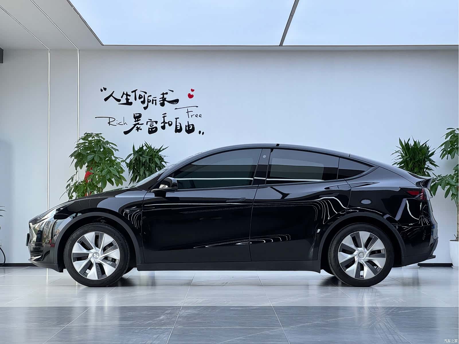 Tesla Model Y, 2023 17