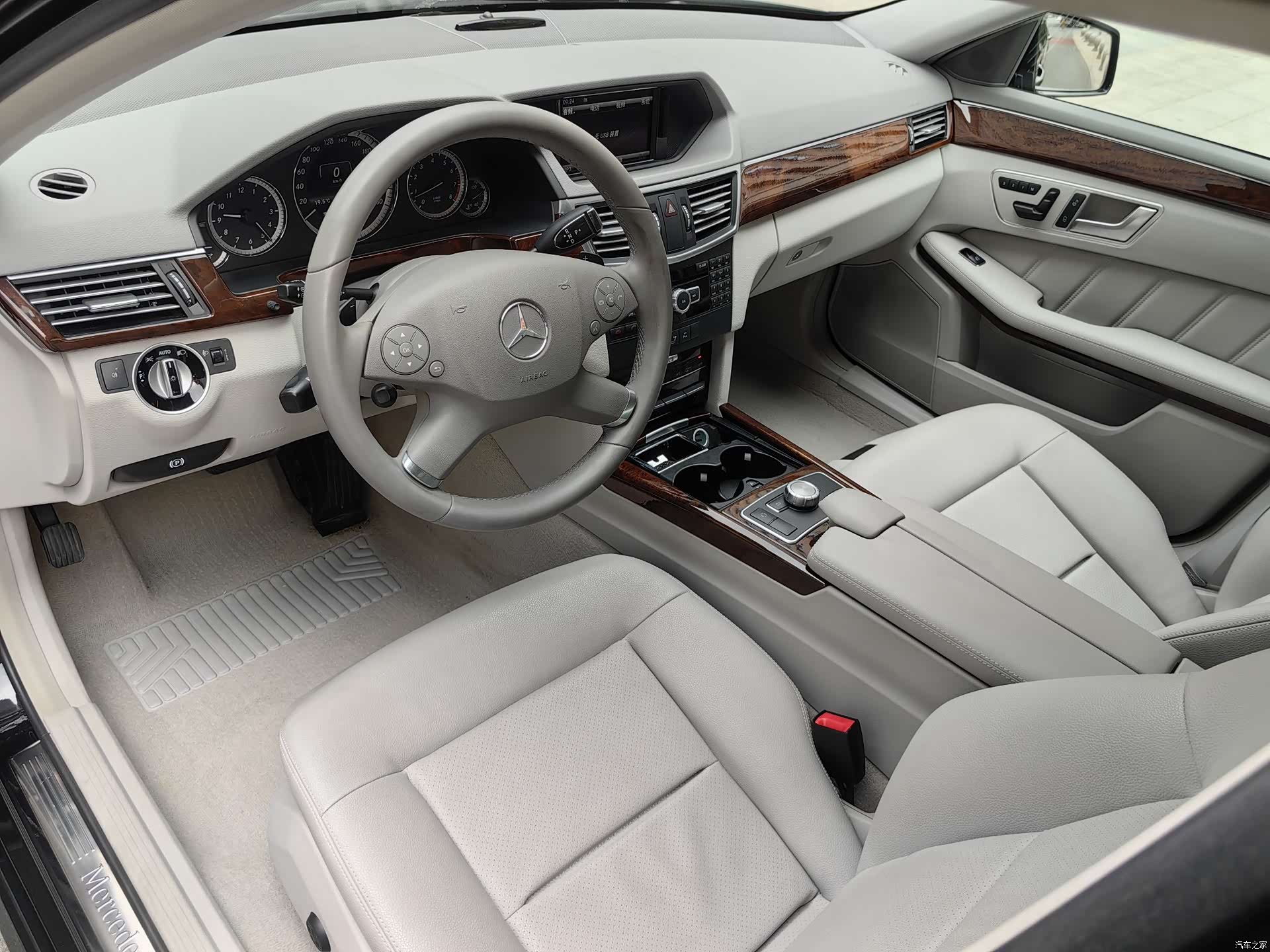 Mercedes-Benz E-Class, 2012 20