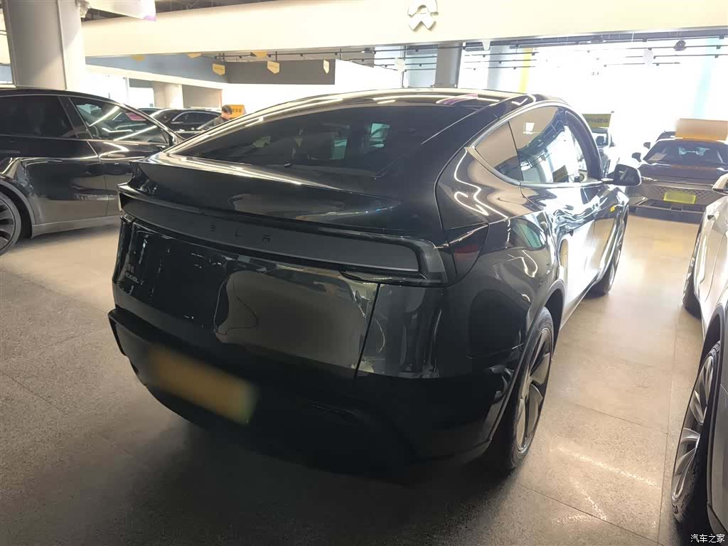 Tesla Model Y, 2025 все фото
