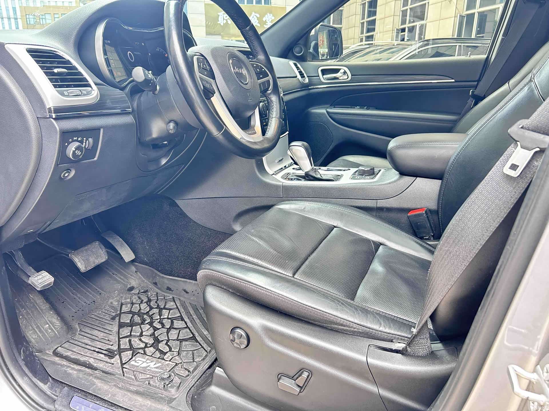 Jeep Grand Cherokee, 2022 12