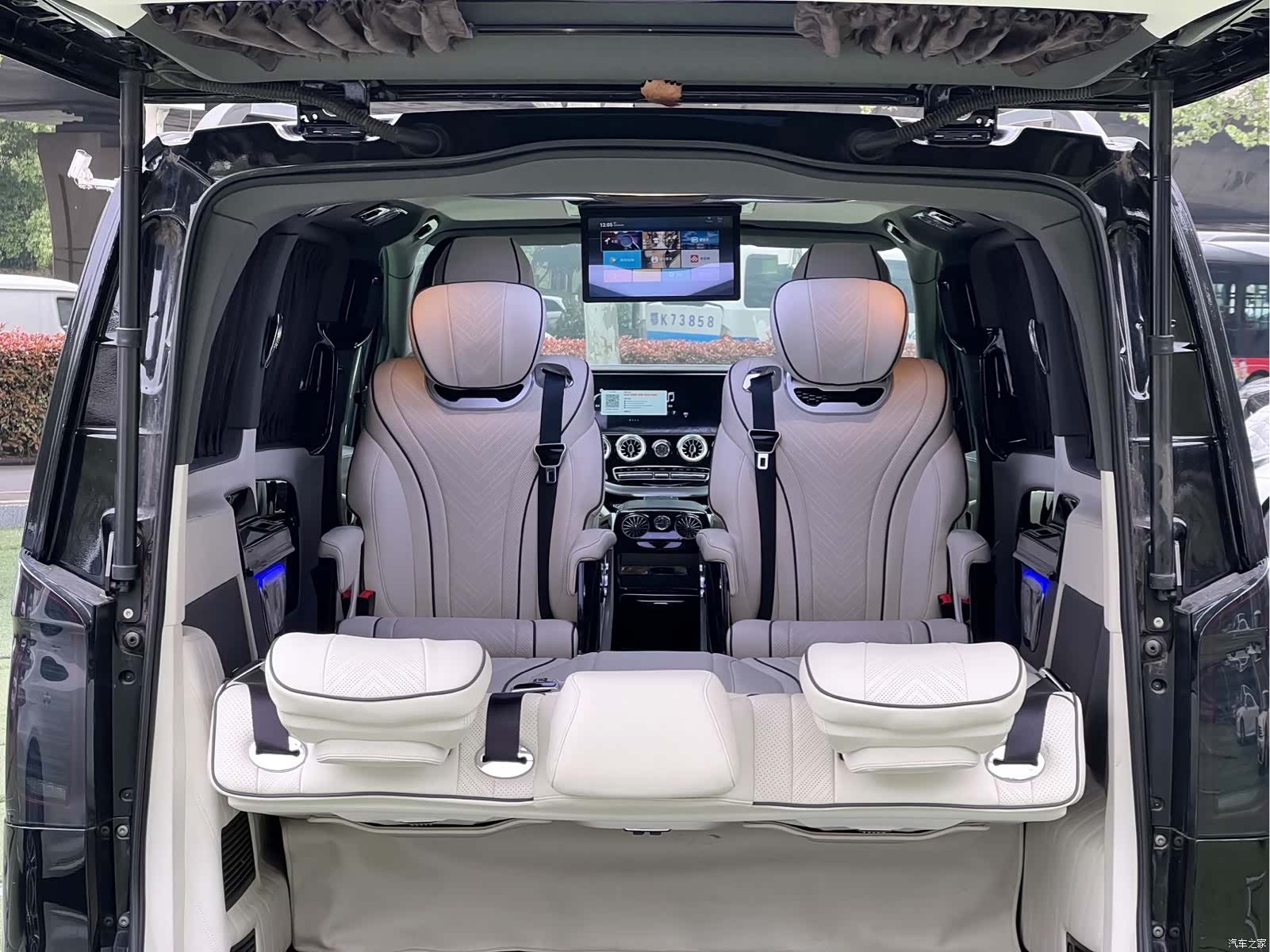 Mercedes-Benz 7, 2024 18