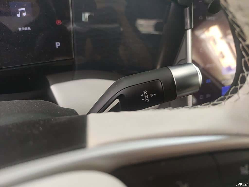 Geely Galaxy L7, 2024 14