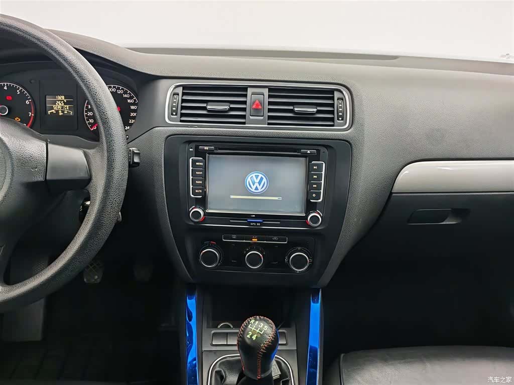 Volkswagen Sagitar, 2013 12
