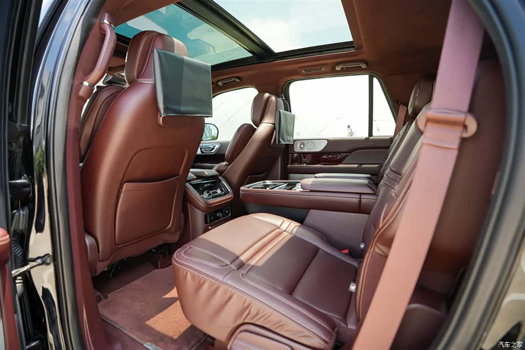 Lincoln Navigator, 2022 10