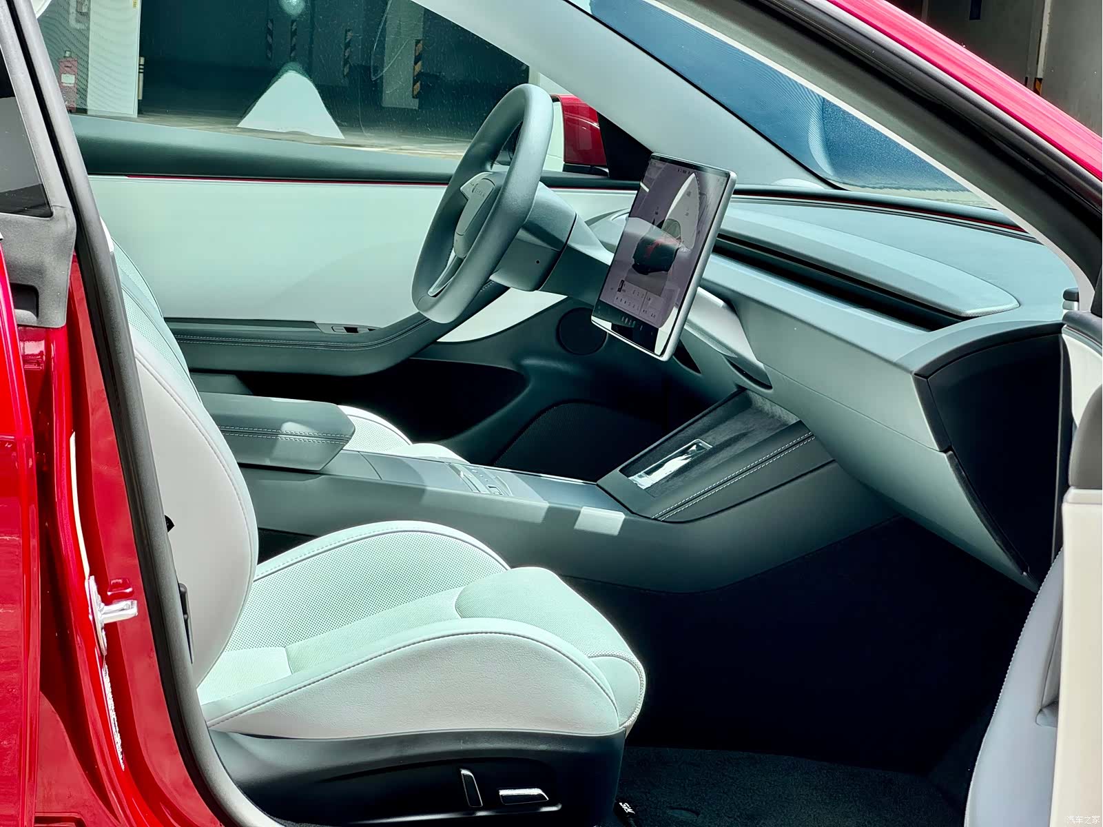 Tesla Model 3, 2025 8