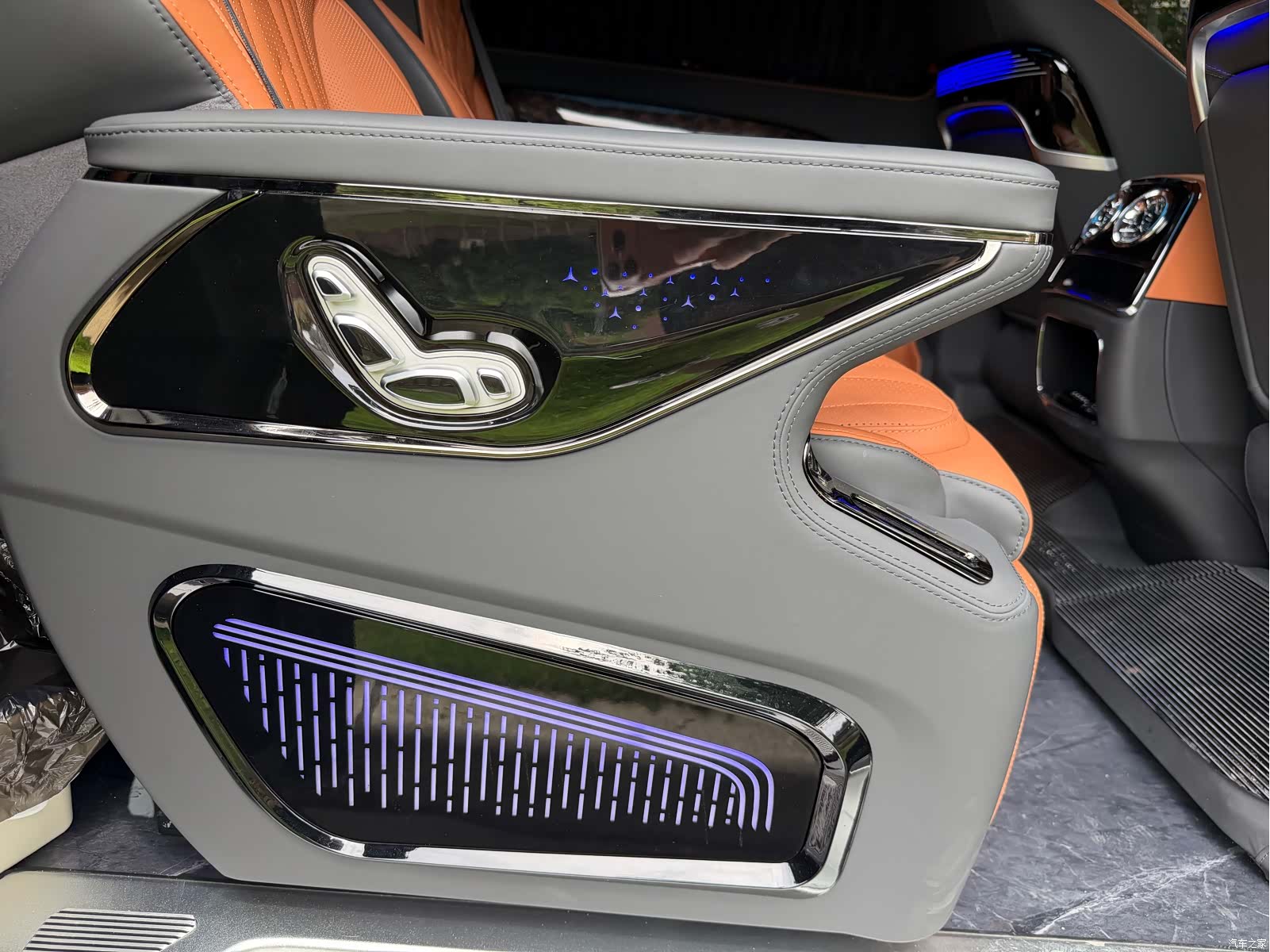 Mercedes-Benz 7, 2025 12