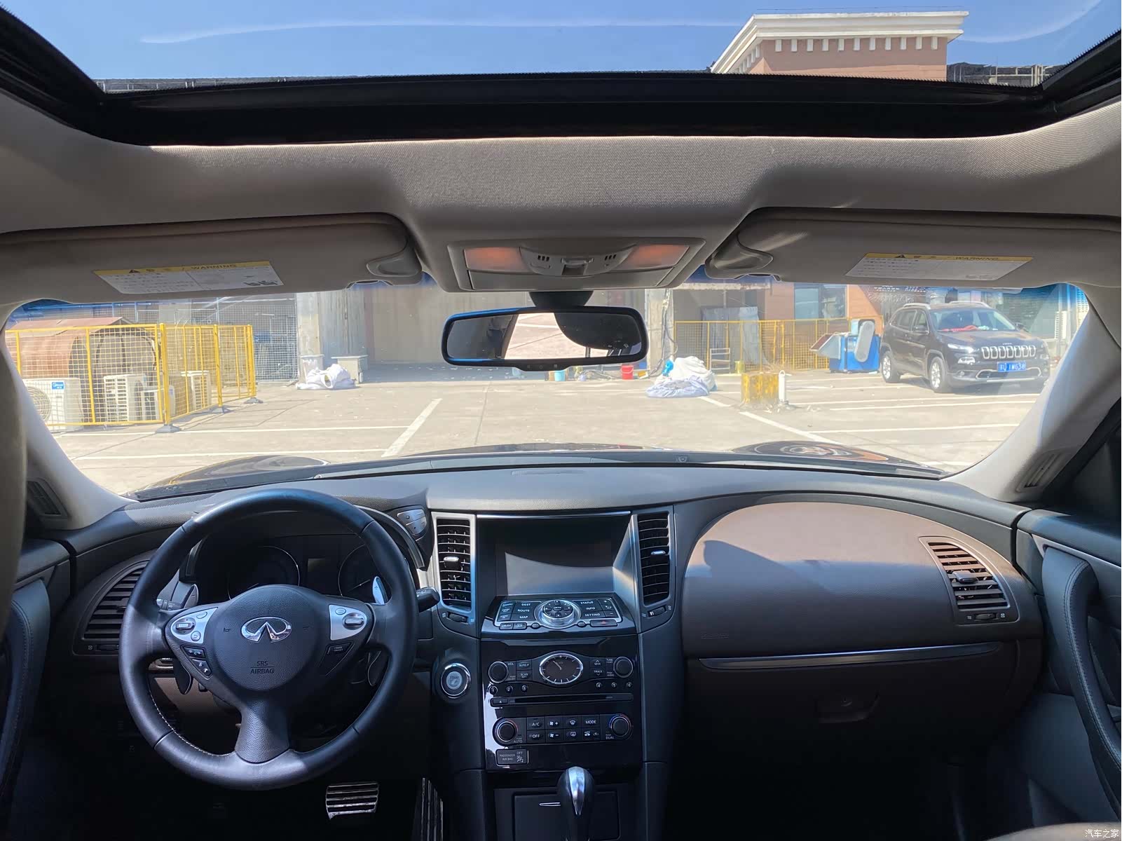 Infiniti QX70, 2014 10