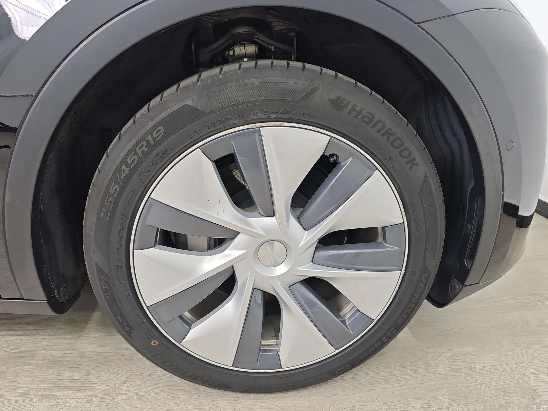 Tesla Model Y, 2023 54