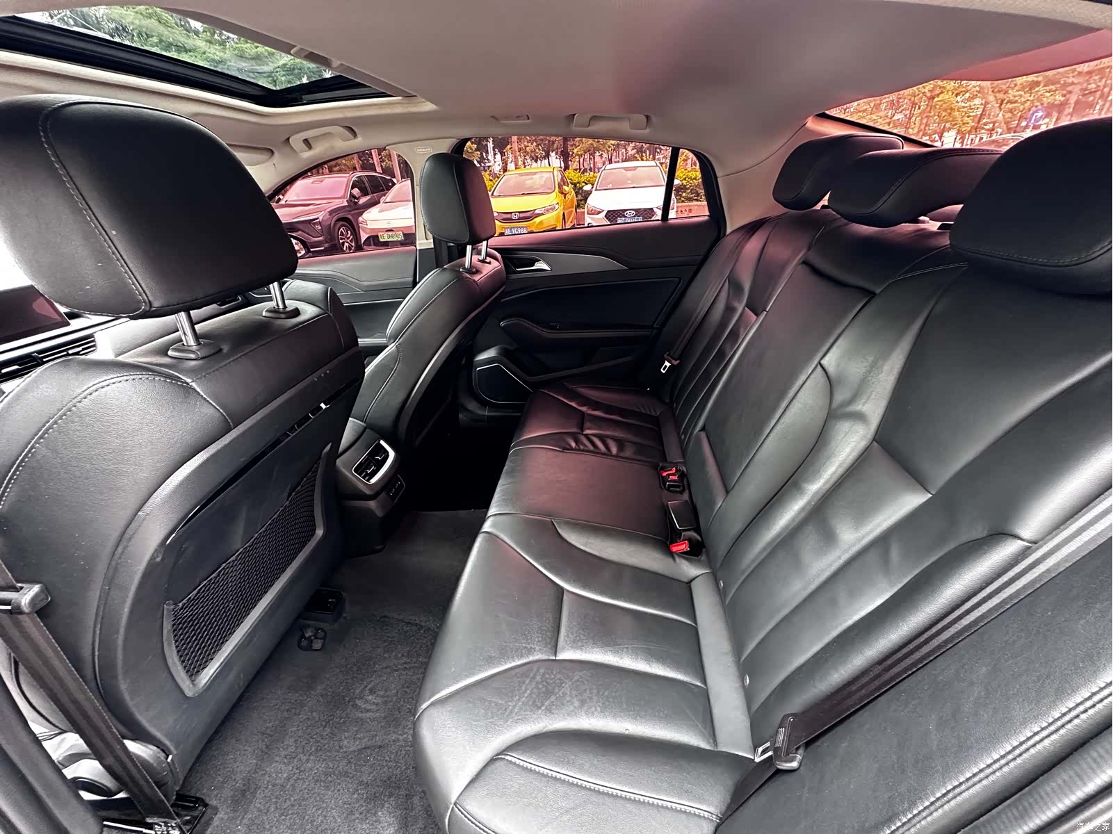 Hongqi H5, 2021 9