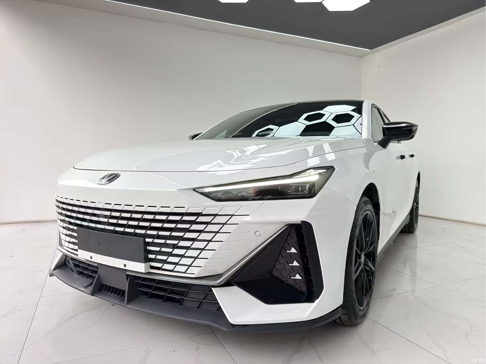 Changan UNI-V, 2025 1