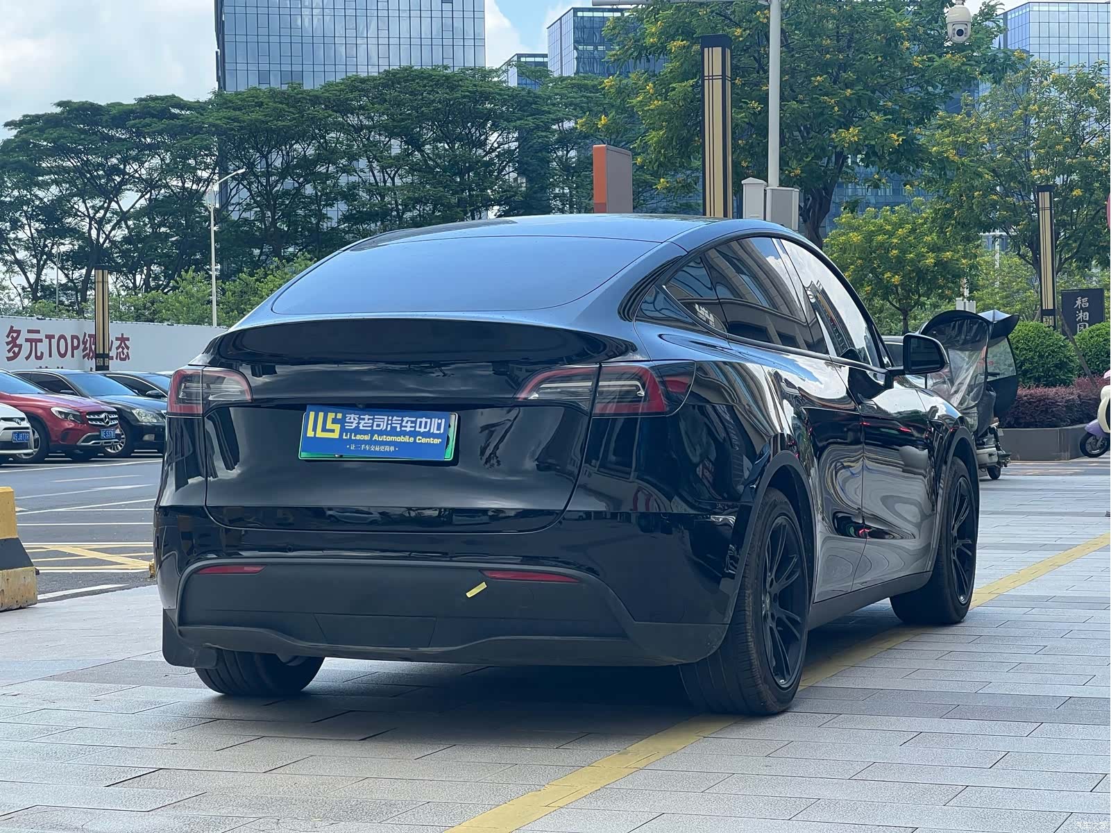 Tesla Model Y, 2023 4