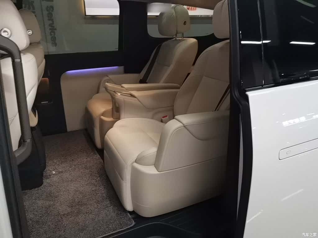 Li Auto MEGA, 2025 17