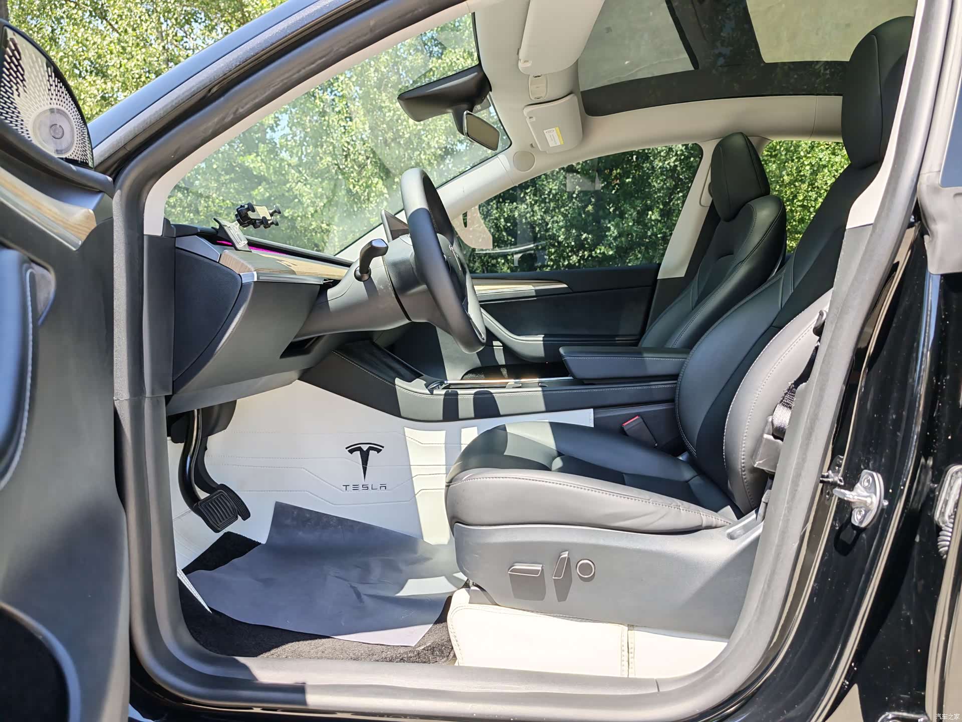 Tesla Model Y, 2023 4
