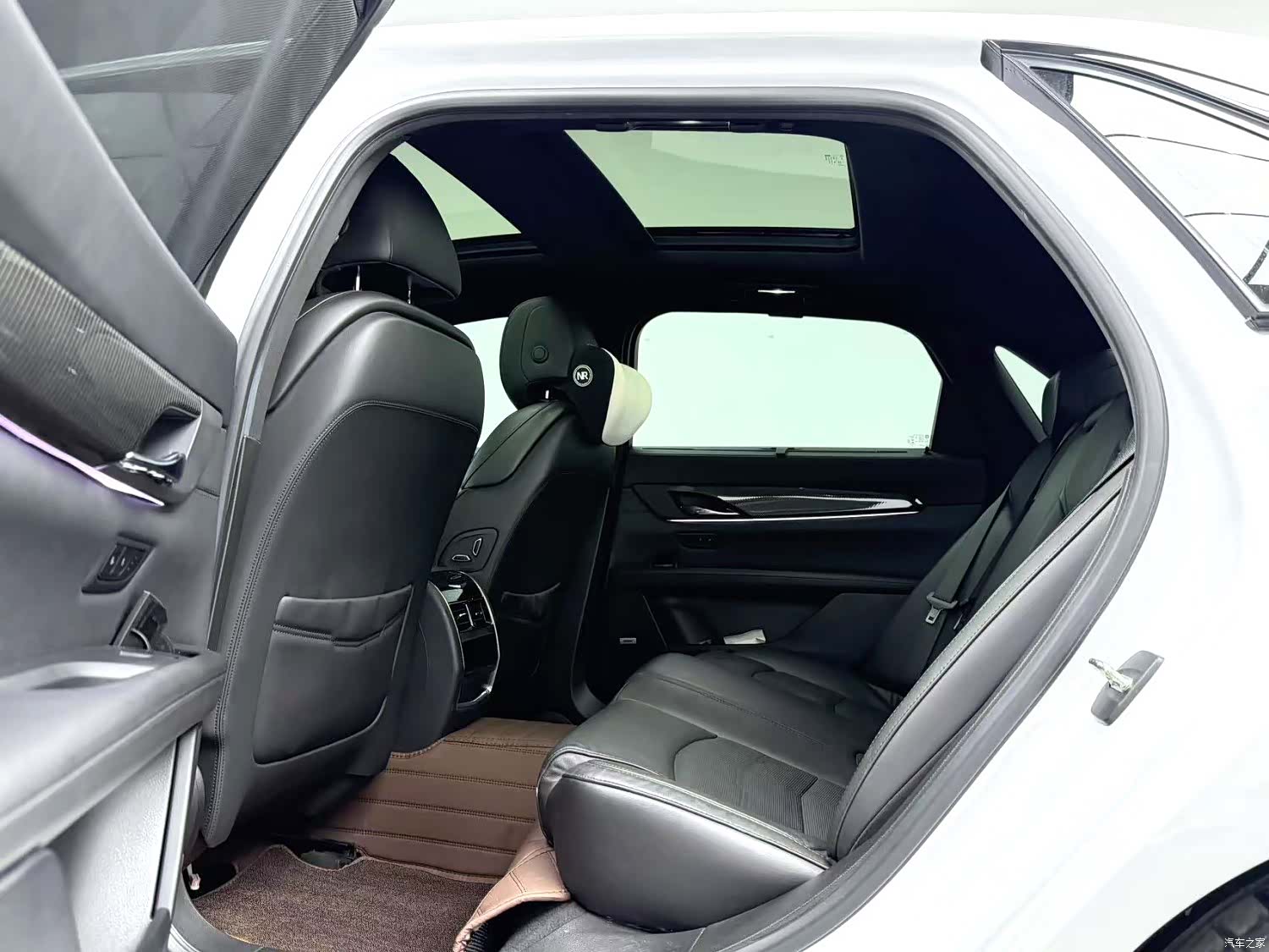 Cadillac CT6, 2021 все фото