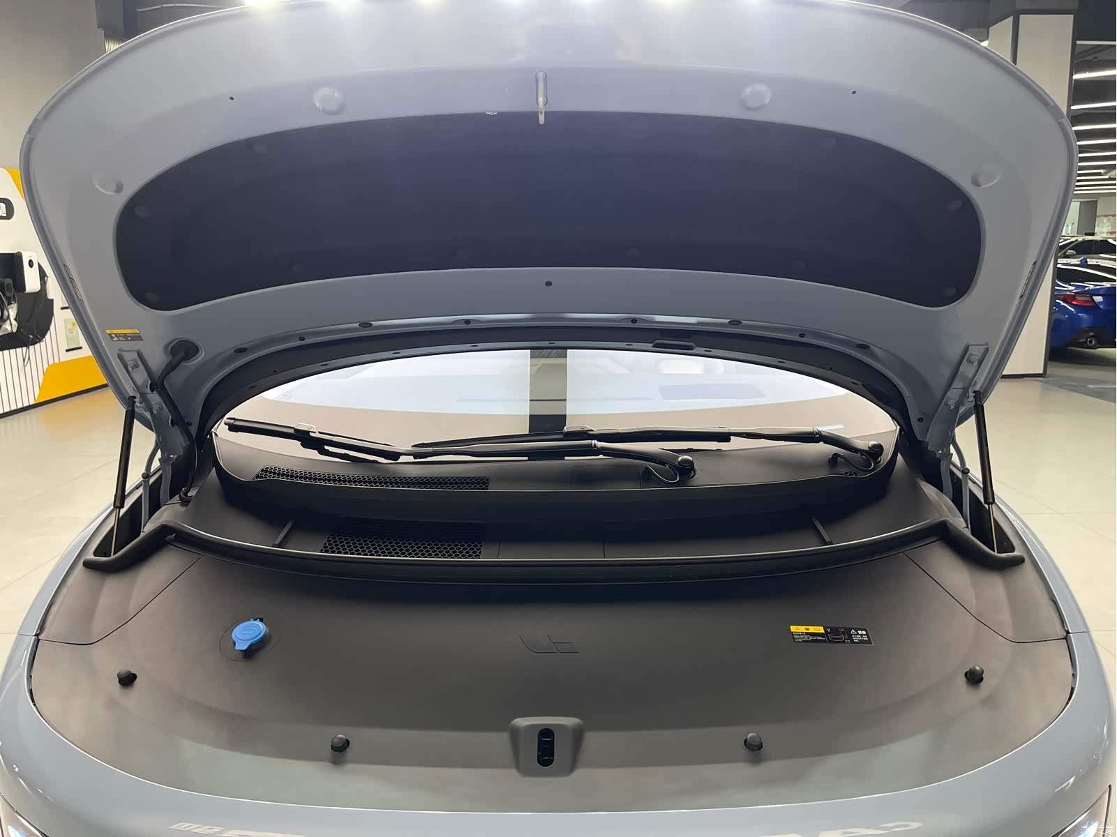 Li Auto i8, 2025 28