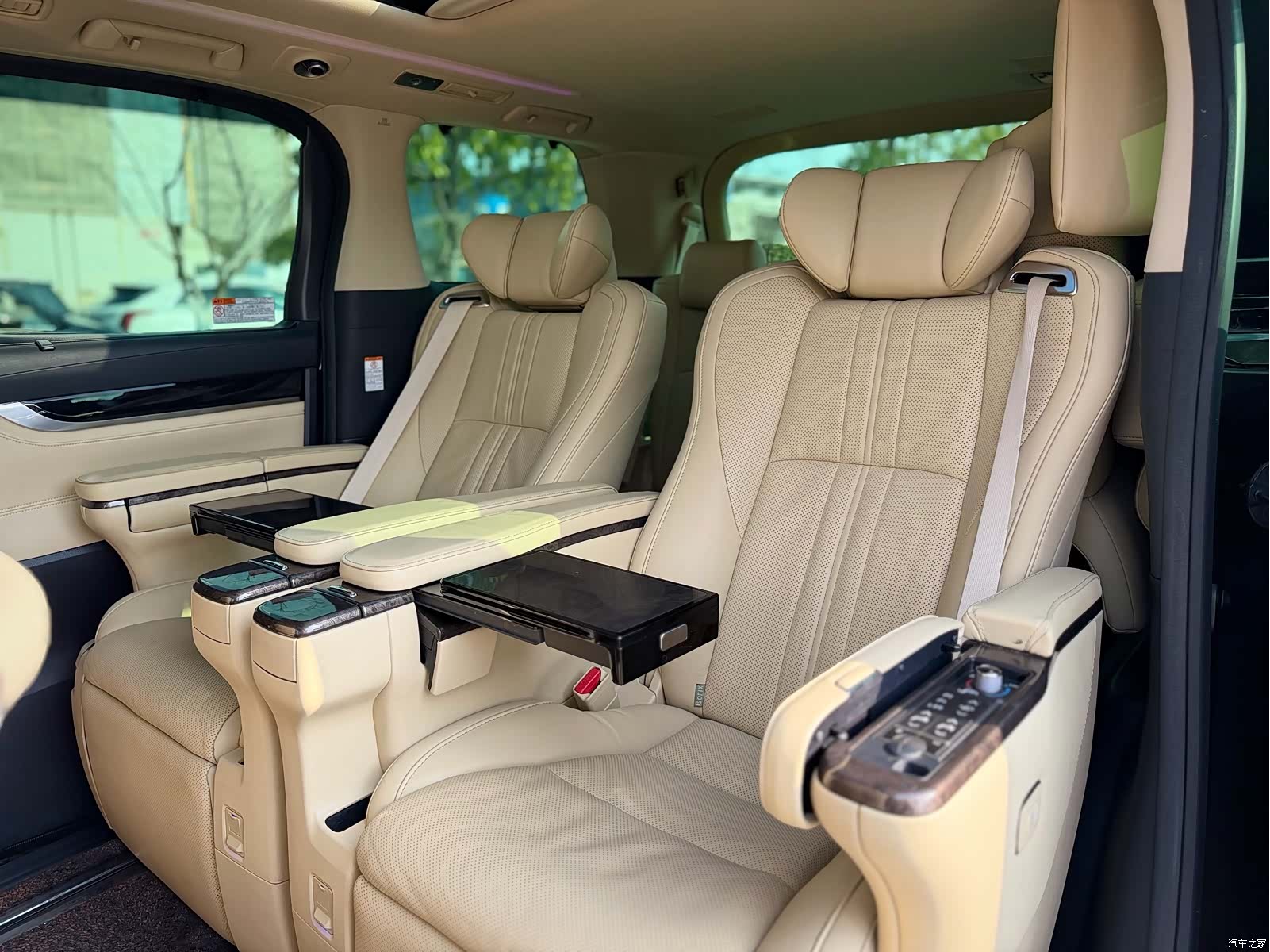 Toyota Vellfire, 2020 15