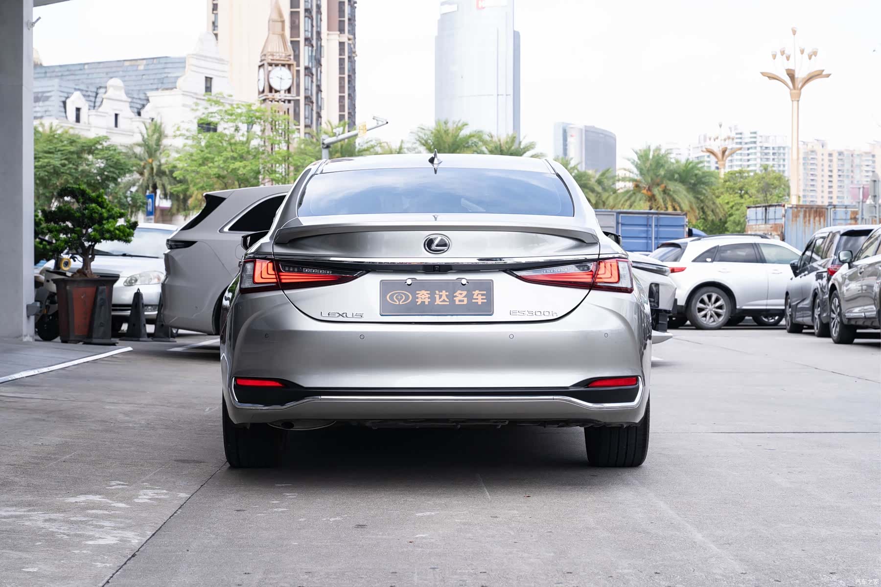 Lexus ES, 2023 все фото