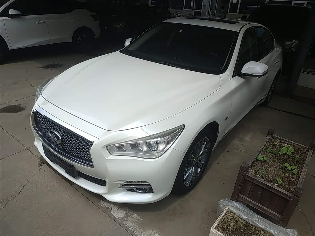 Infiniti Q50L