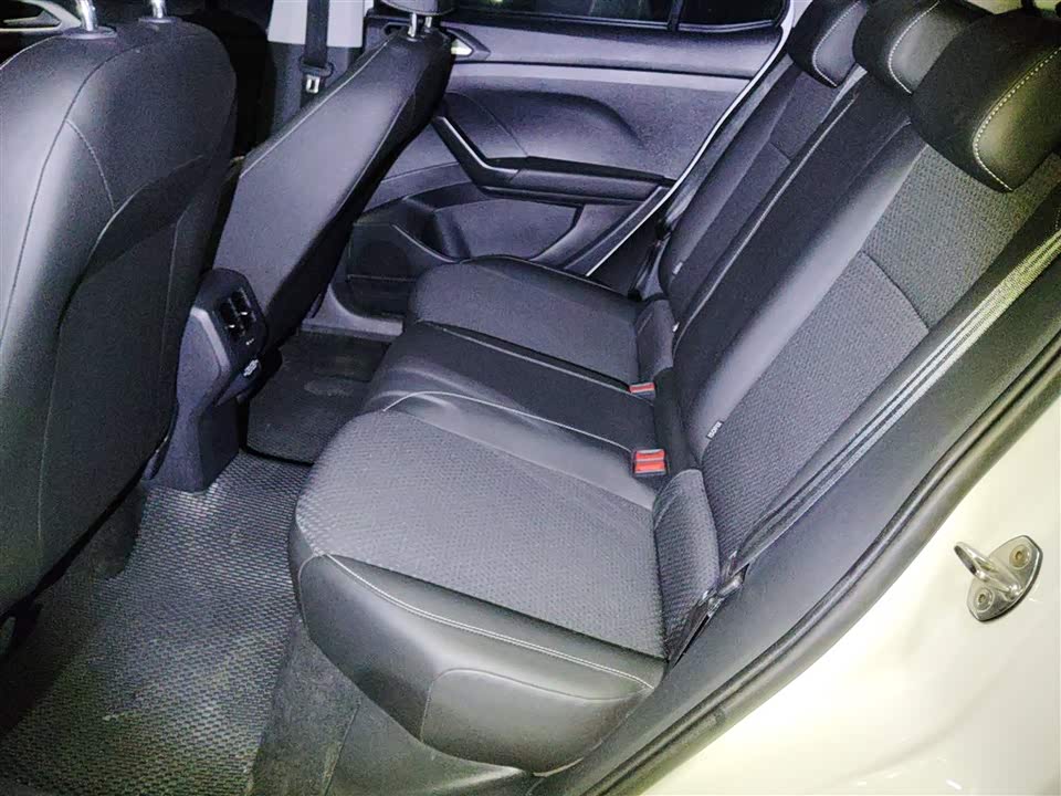 Volkswagen Exploring the shadow