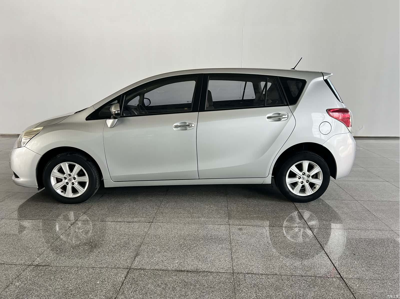 Toyota 180E, 2014 29