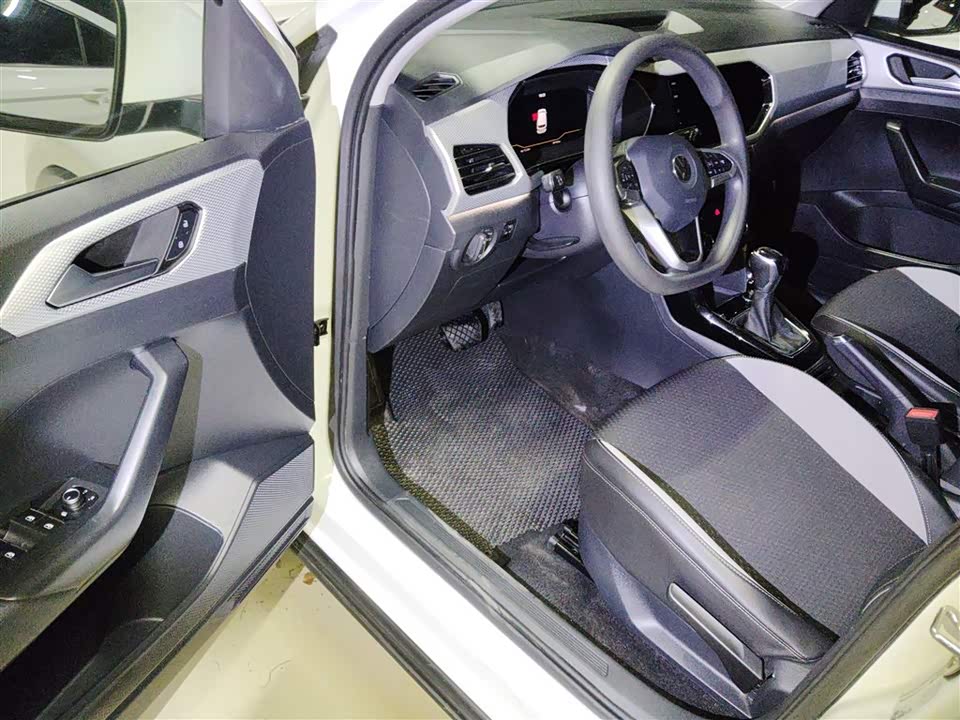 Volkswagen Exploring the shadow