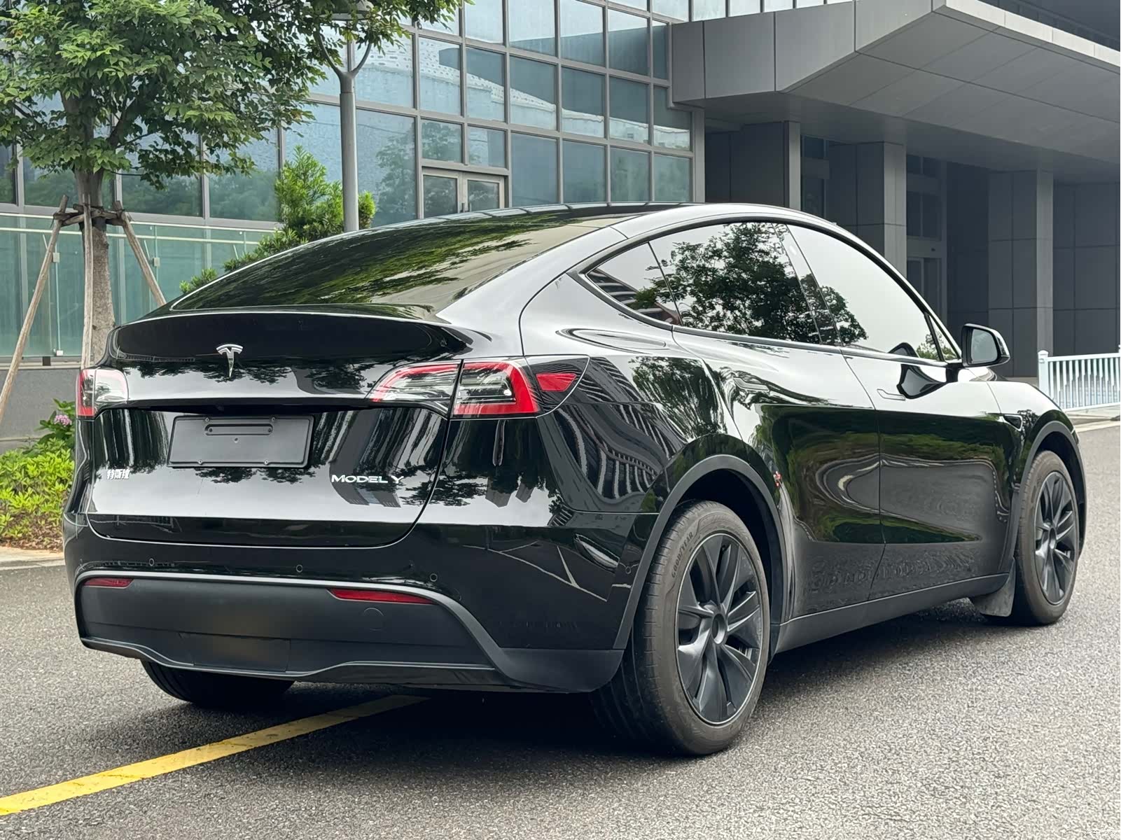 Tesla Model Y, 2023 16
