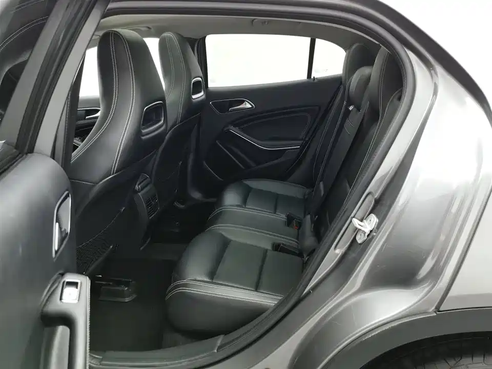 Mercedes-Benz GLA Mercedes-Benz GLA