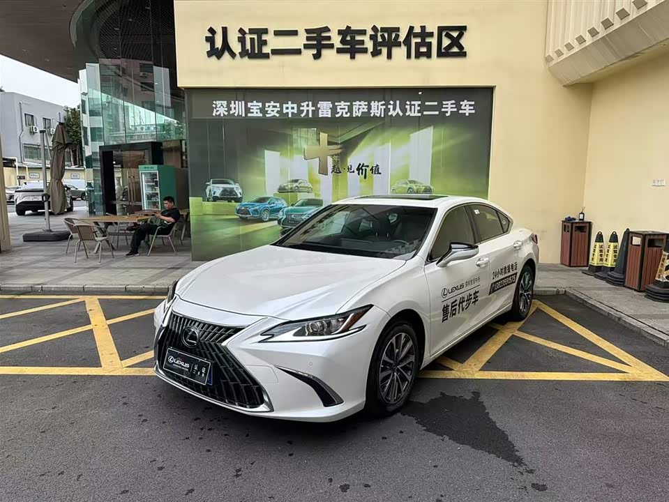 Lexus ES