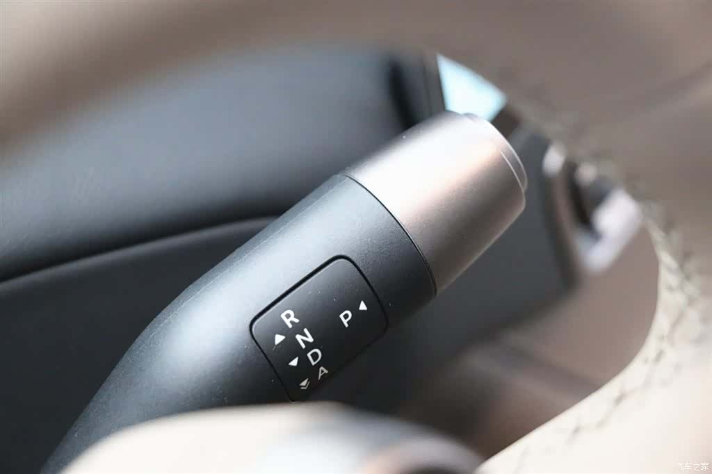 Li Auto MEGA, 2025 15