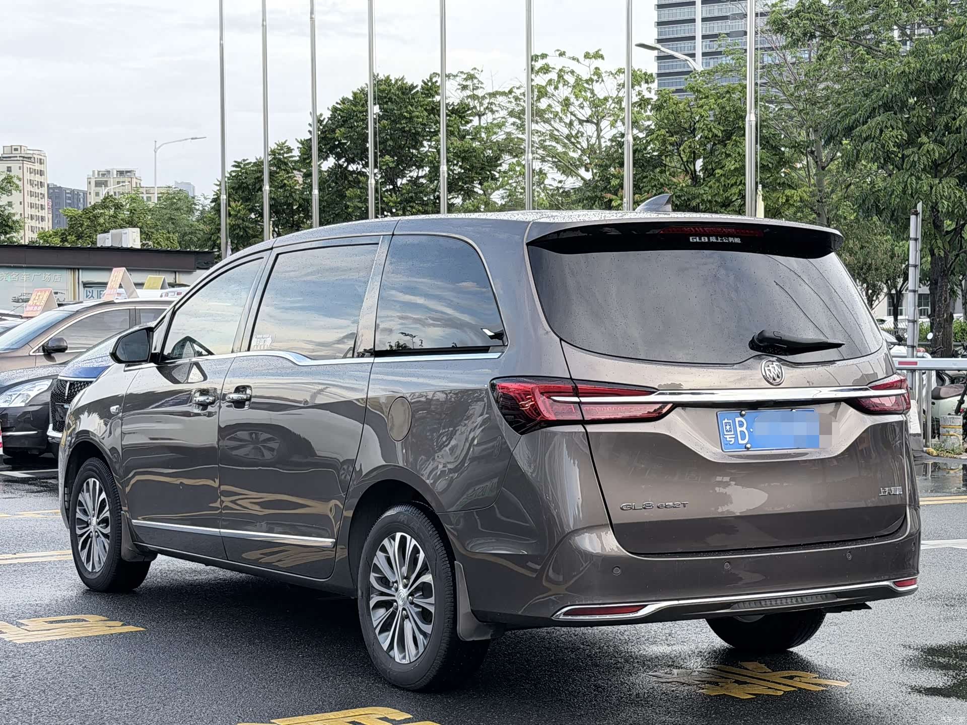 Buick GL8, 2021 3