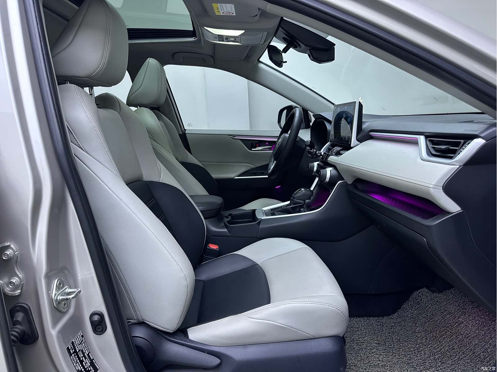 Toyota Wildlander, 2023 13