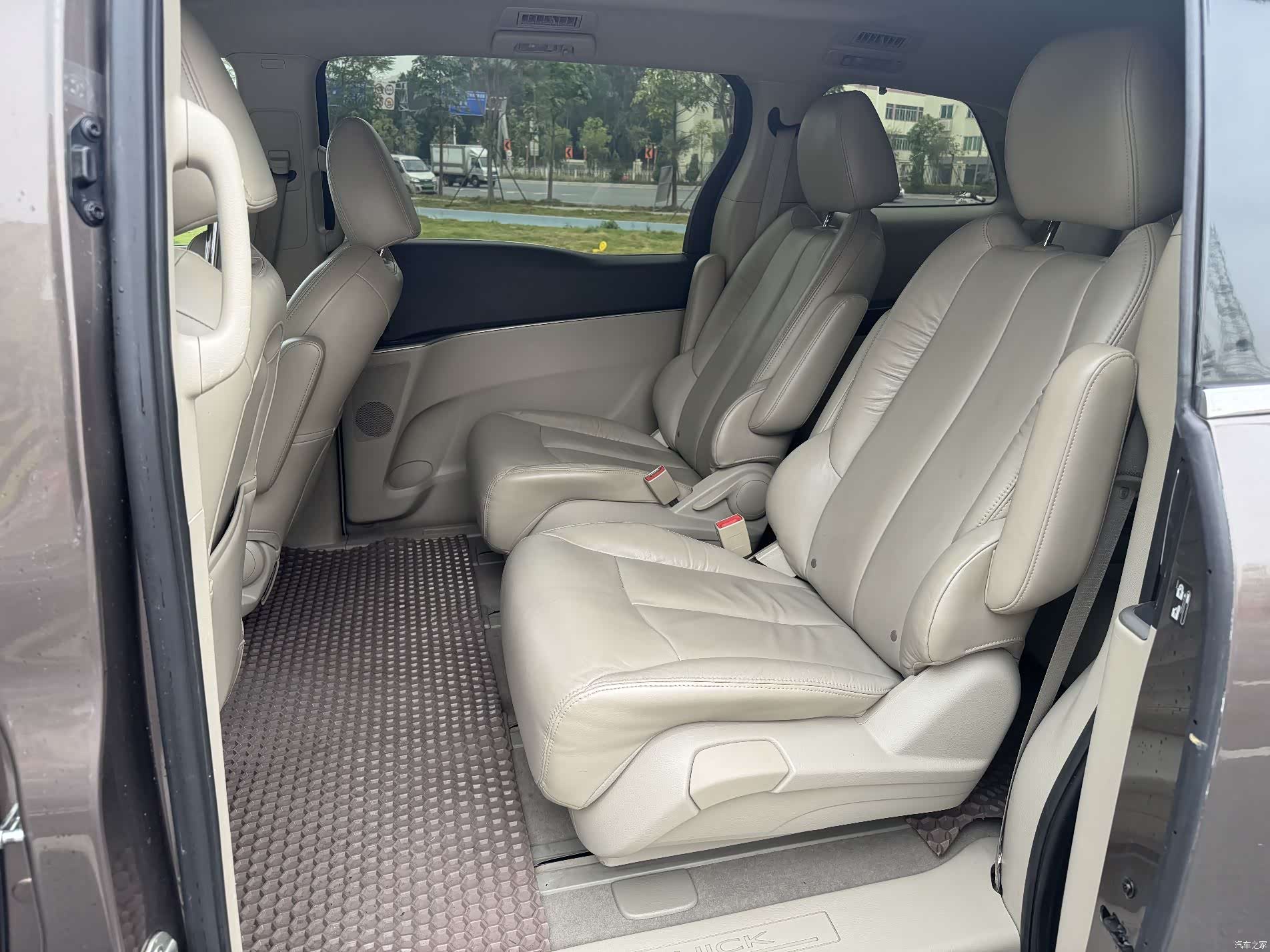 Buick GL8, 2015 19