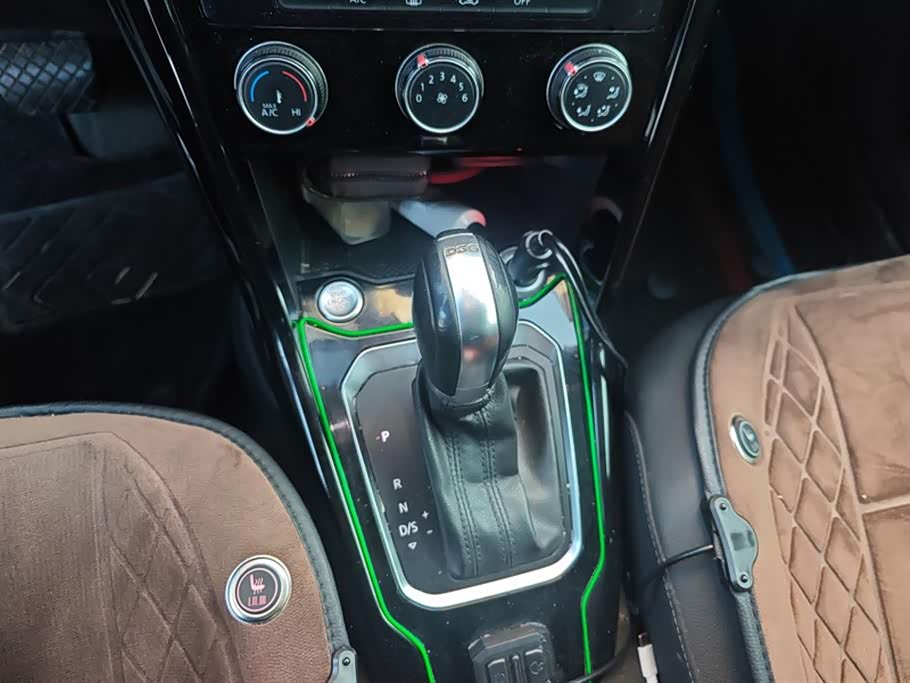 Volkswagen T-ROC exploring Songs