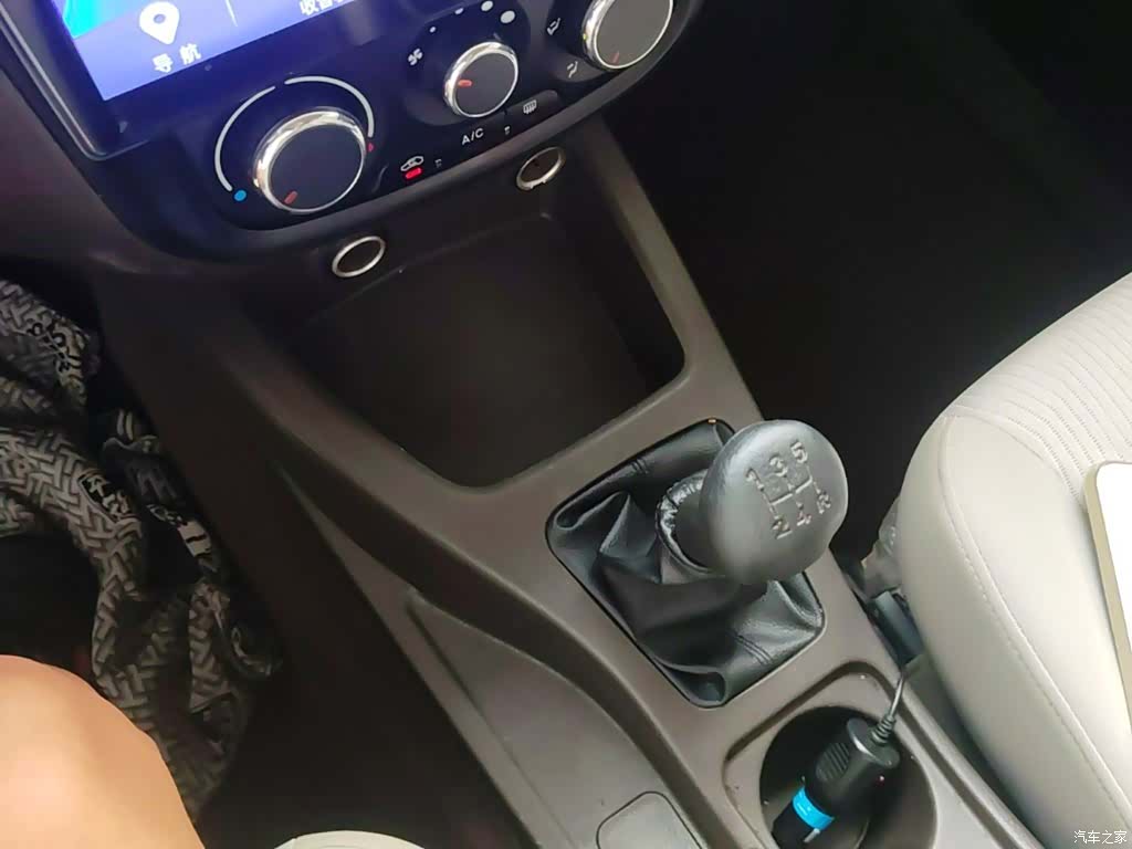 Wuling V, 2017 14