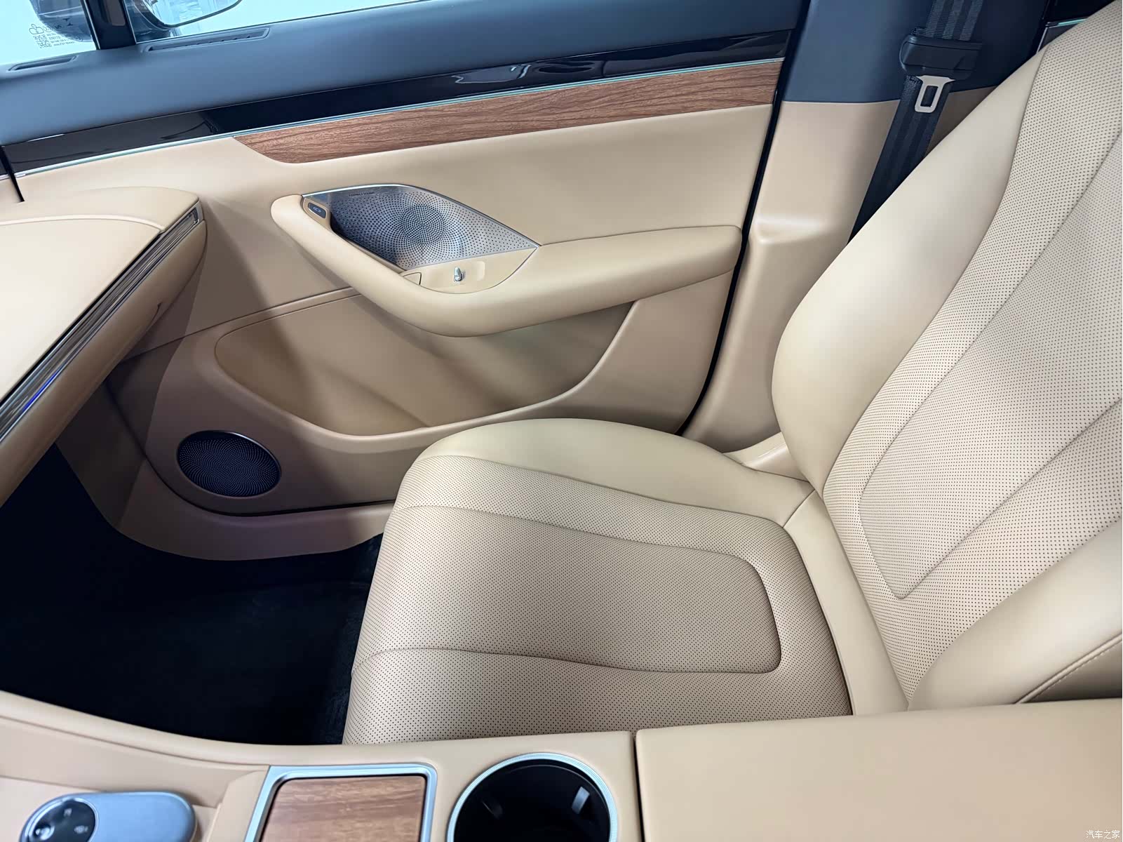 Luxeed R7, 2026 9