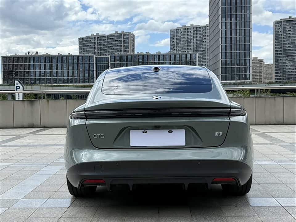 NIO ET5