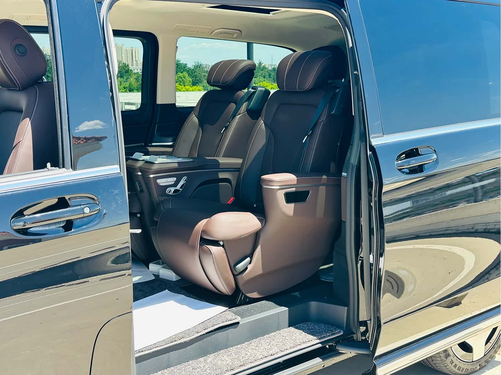 Mercedes-Benz V-Class, 2026 15