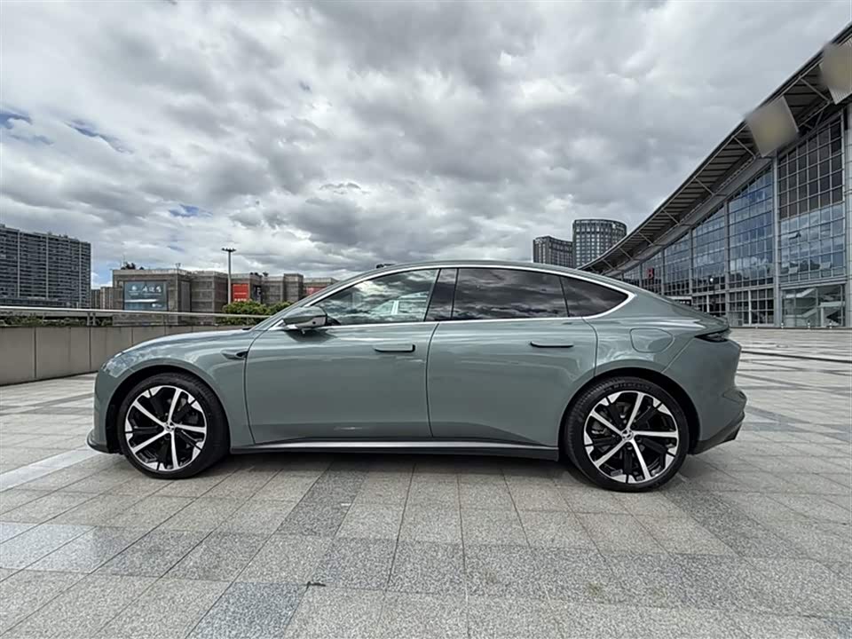 NIO ET5