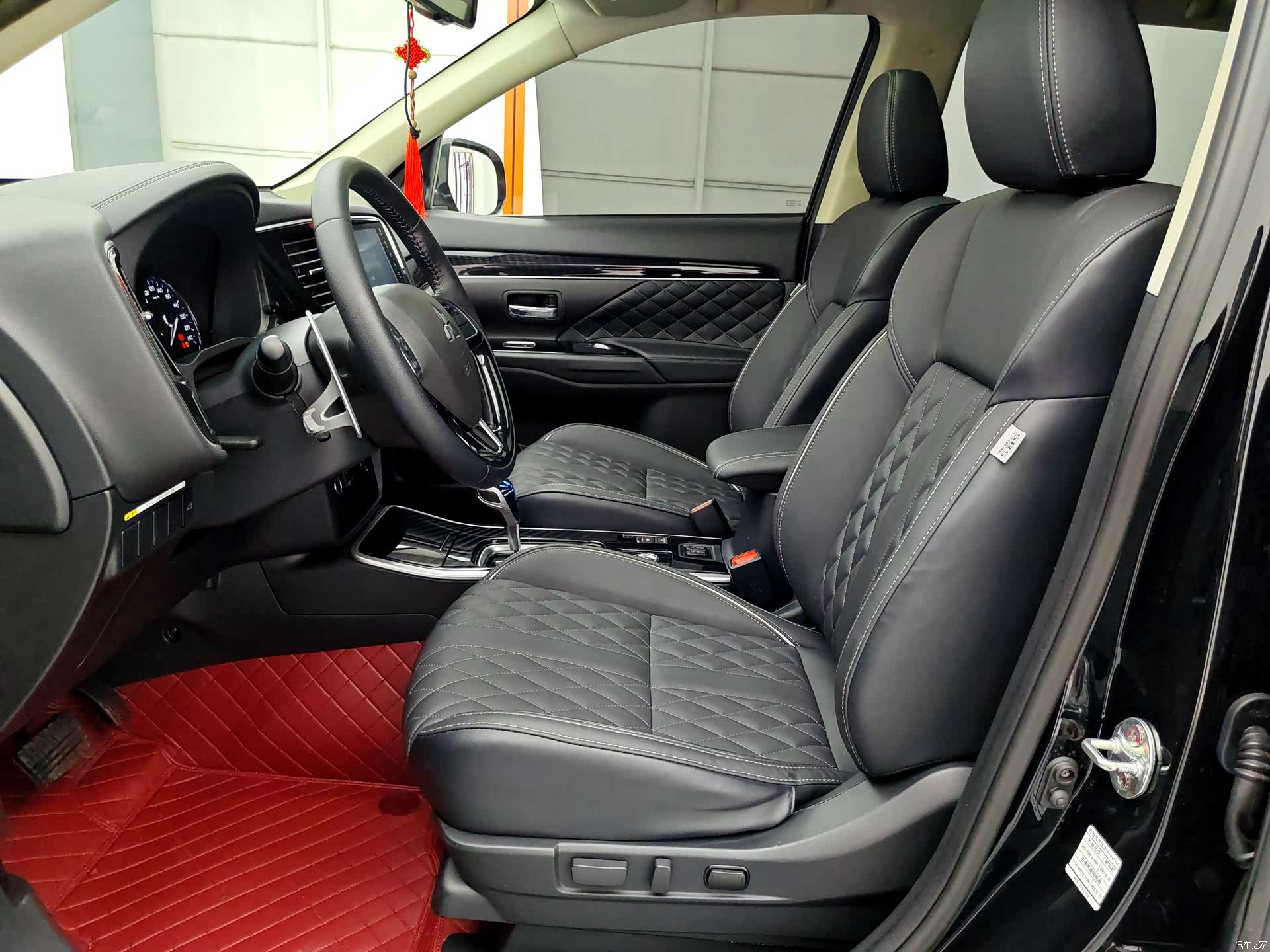 Mitsubishi Outlander, 2023 все фото