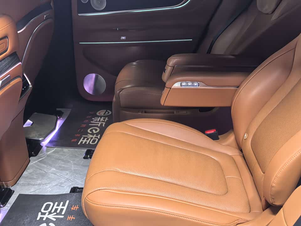 AITO Ask the world M9