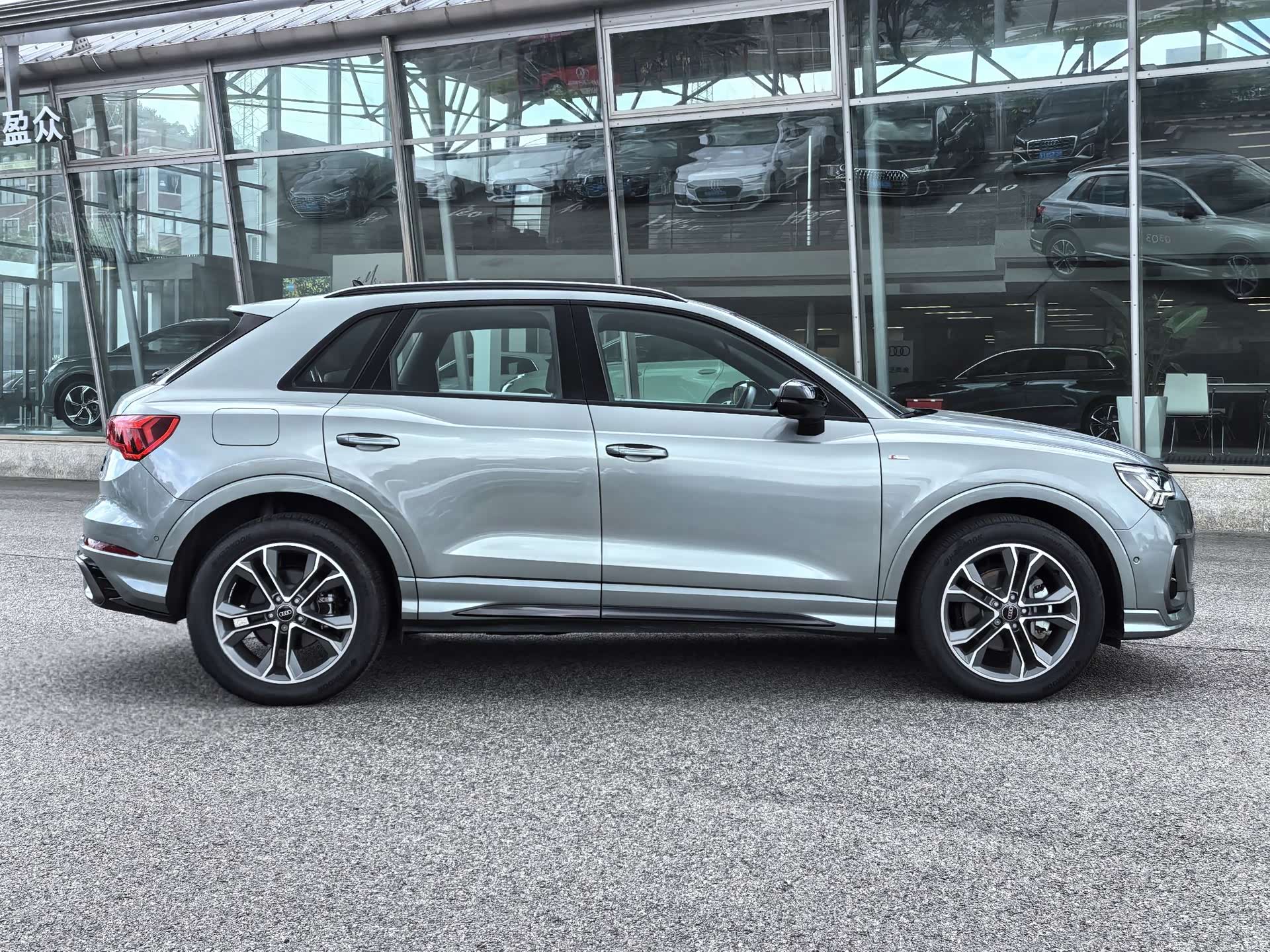 Audi Q3, 2023 4