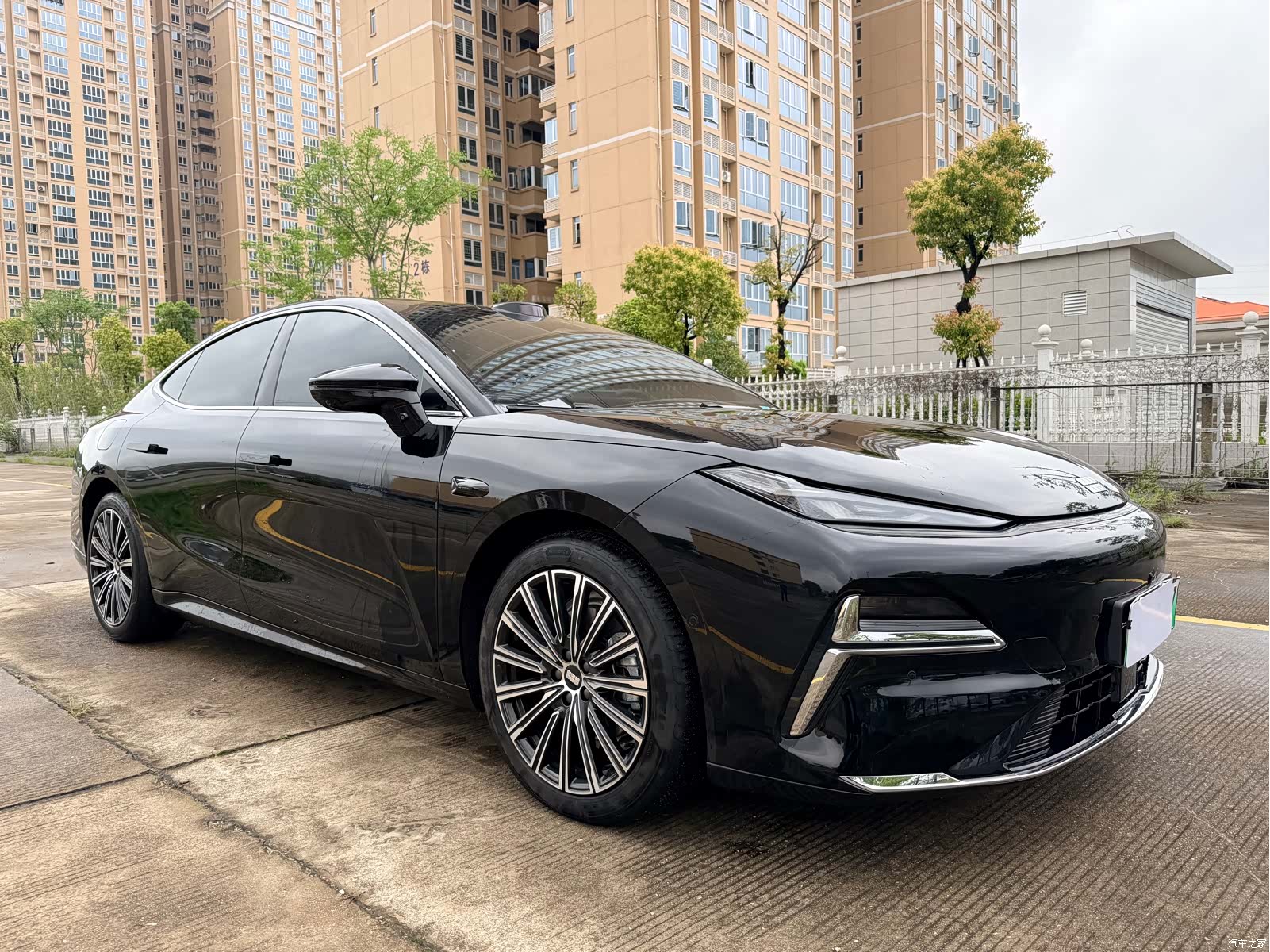Geely 8, 2025 3