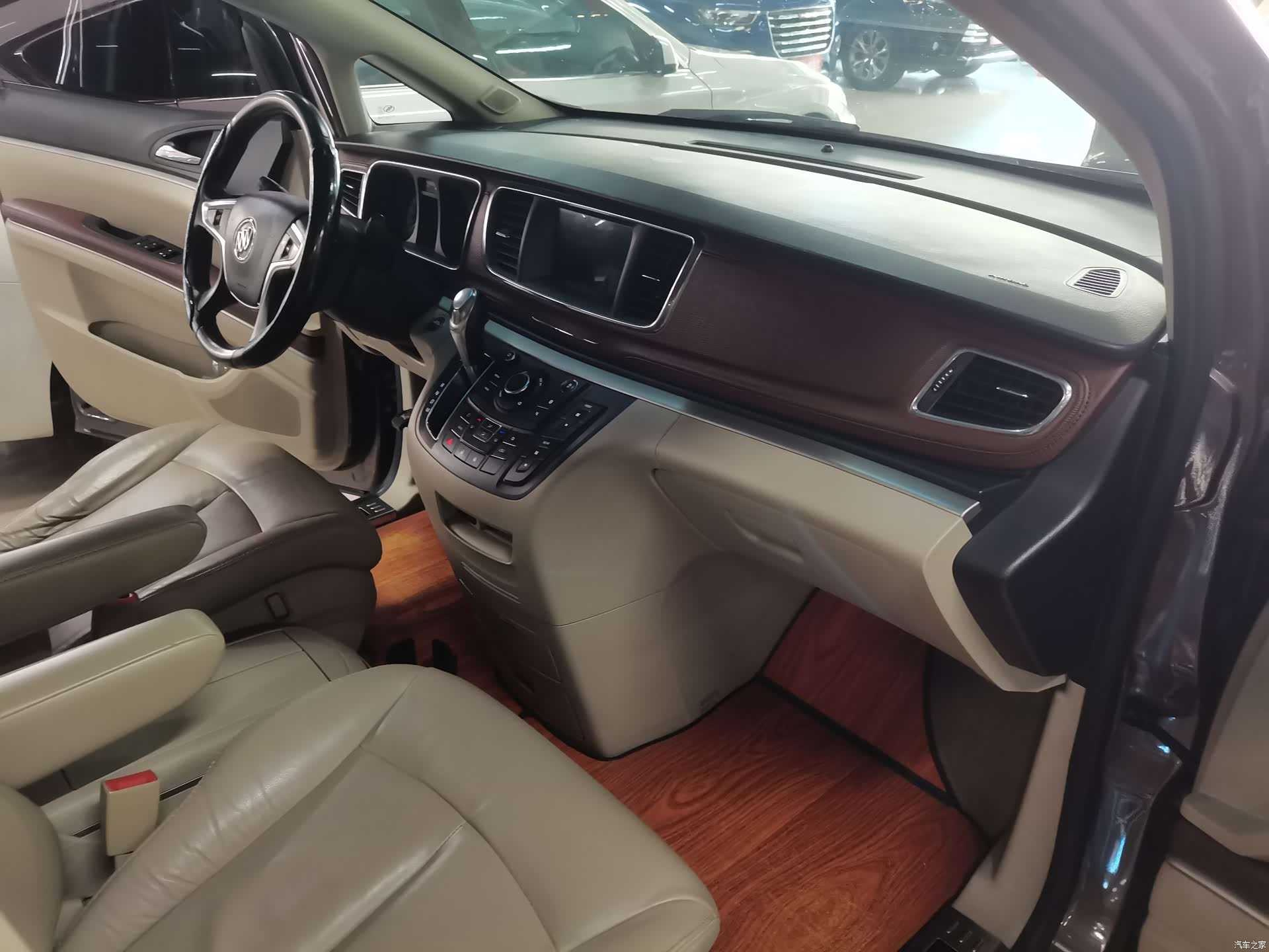 Buick GL8, 2018 13
