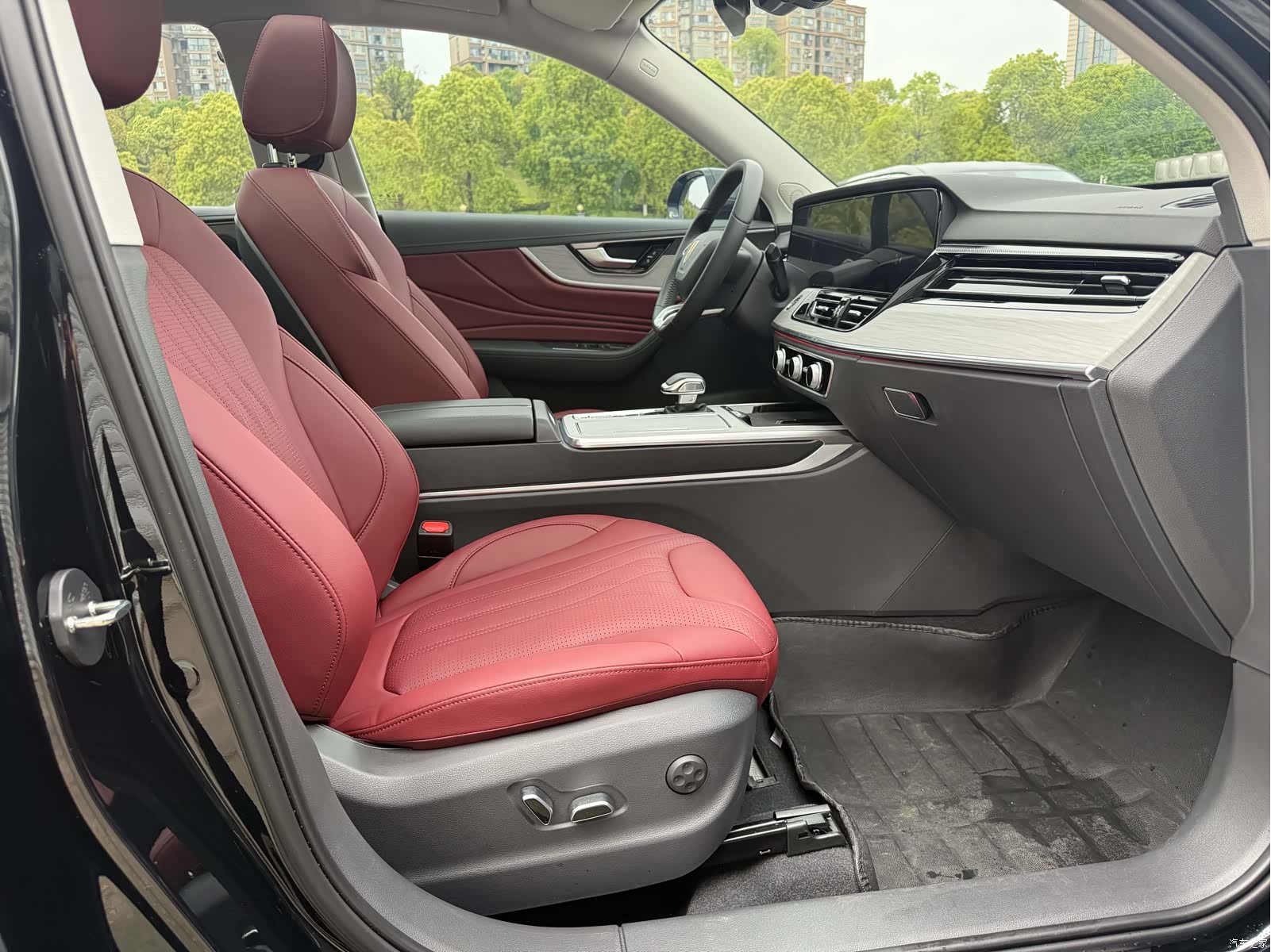 Hongqi HS5, 2025 16