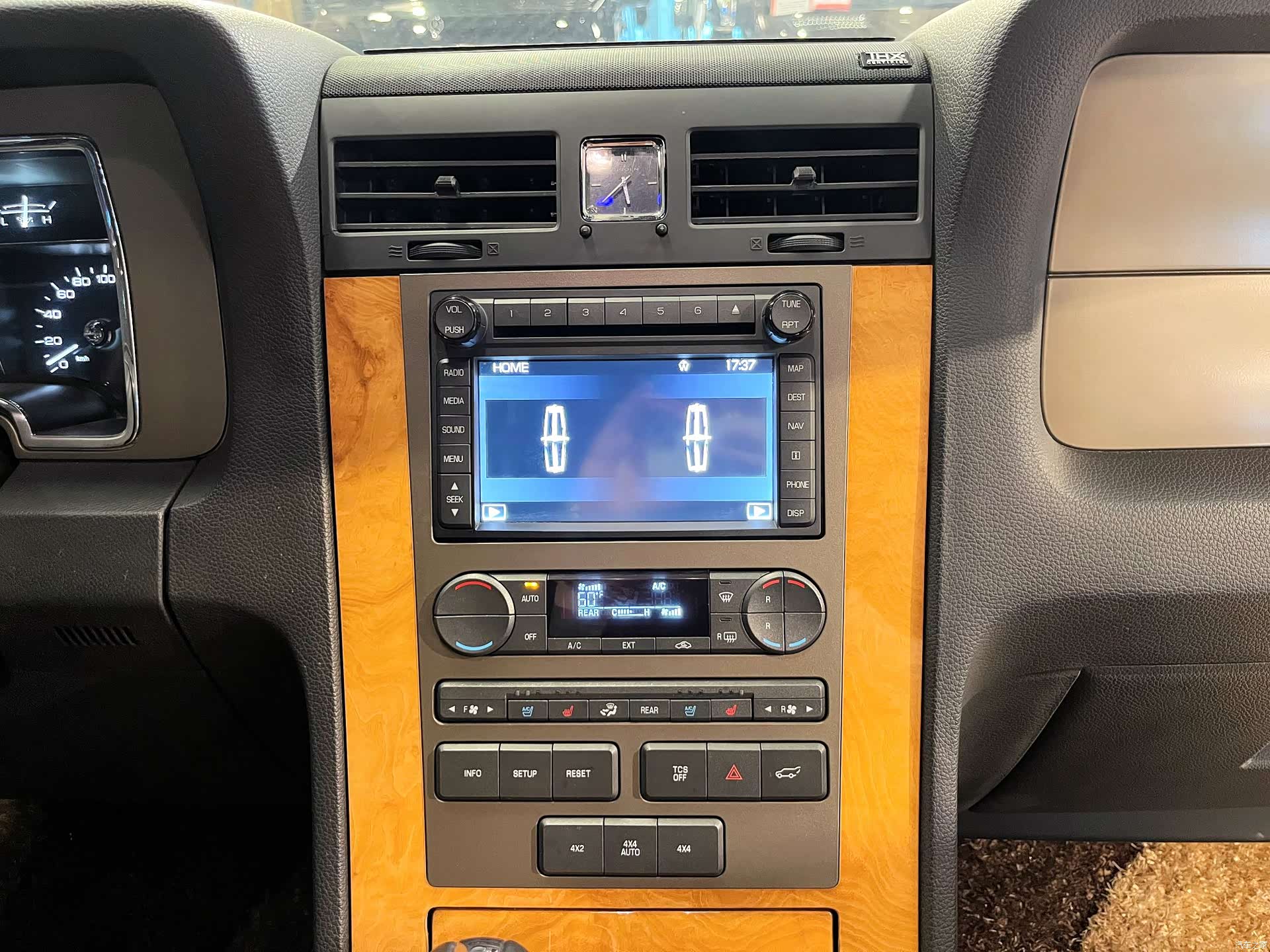 Lincoln Navigator, 2016 19