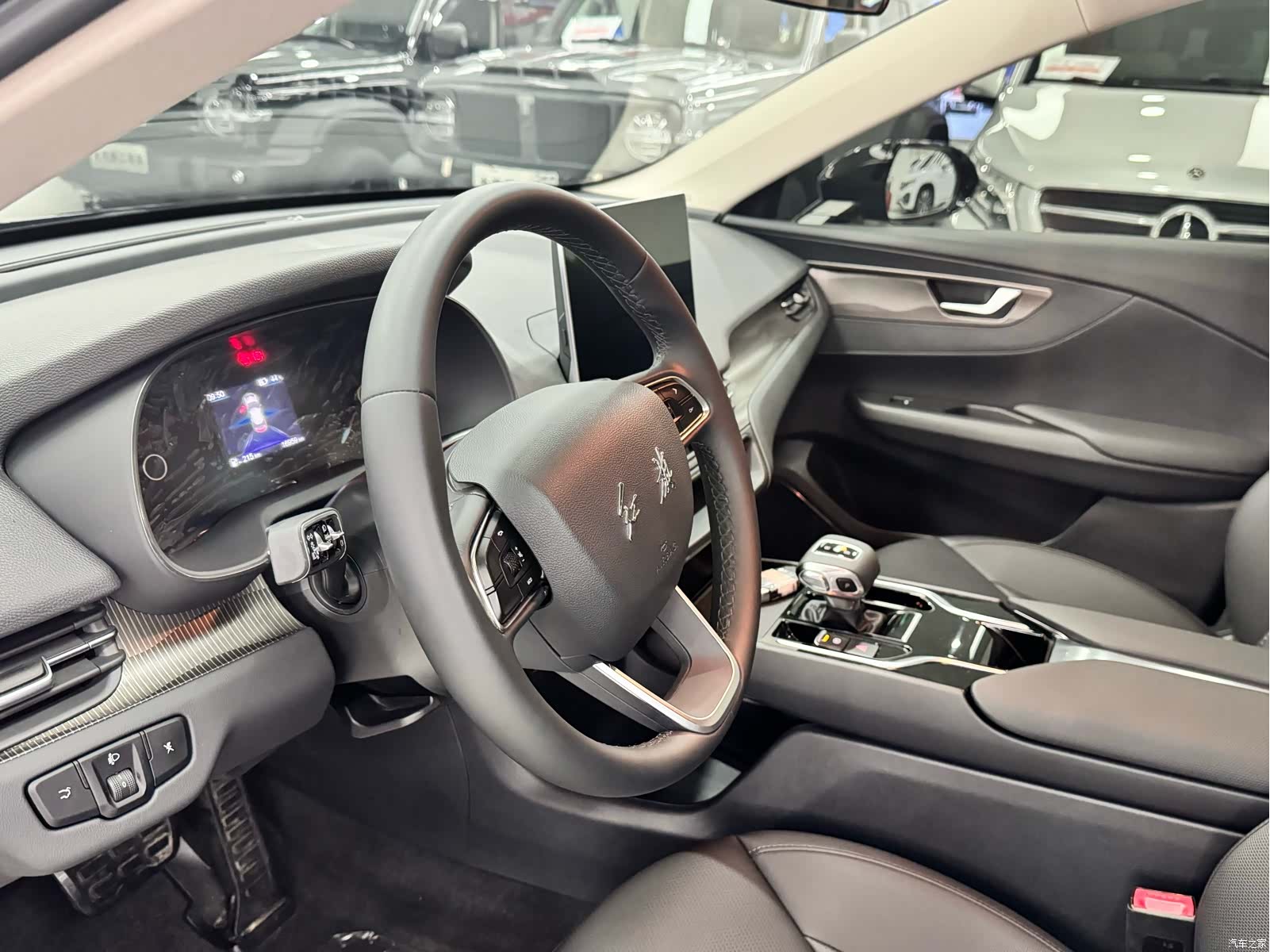 Hongqi QM5, 2023 4